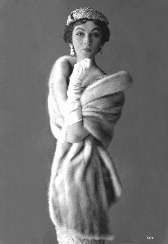 Dovima in mink 1952, From CreativeCommonsPhoto