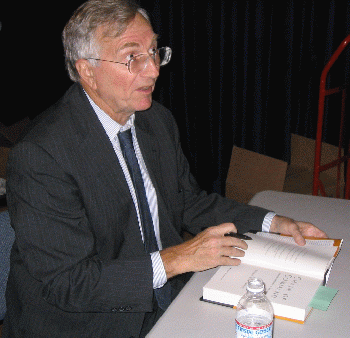 Seymour Hersh signing books at UC Berkeley, From CreativeCommonsPhoto