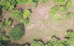 Tamarindo Labyrinth, Costa Rica, by Ronald Esquivel. Photo Ricardo Pilurzu