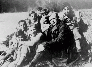 Dietrich Bonhoeffer with a group of his students.