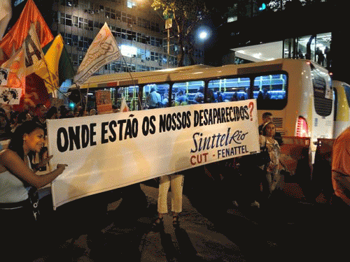 Demonstration along Rua Rio Blanco: 'Where are our disappeared?' (grantphoto)