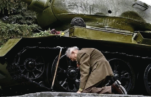 WW2 Vet cries at memorial, From ImagesAttr