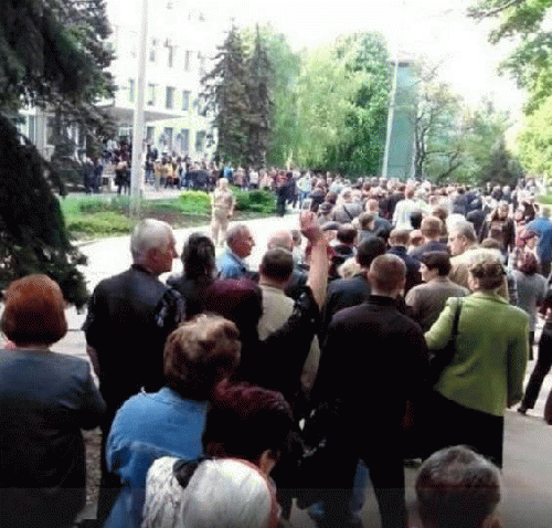 Mariupol- 4 hour wait to vote