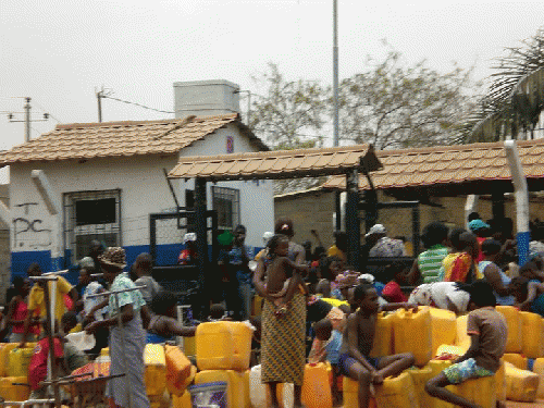 Water distribution in Luanda, Angola