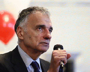 Ralph Nader grabs the mic, From ImagesAttr