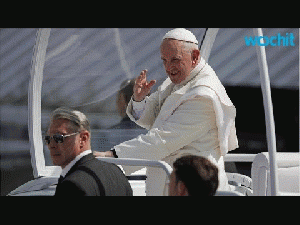 Tens Of Thousands Gather To See Pope Francis In Washington D.C. An estimated 15000 people are expected to gather outside of the White House Wednesday morning when Pope Francis arrives for a meeting with President ..., From ImagesAttr