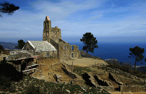 L'antic poble de Santa Creu / Abandoned medieval village, From ImagesAttr