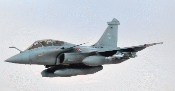 A French fighter jet leaves to hit IS targets in Syria