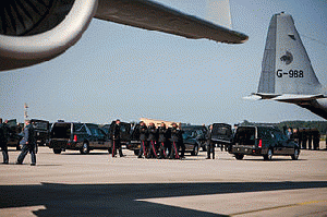 File:Arrival of corpses from MH17 at Eindhoven Airport.jpg ...