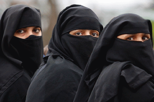 Saudi Women Veiled, From ImagesAttr