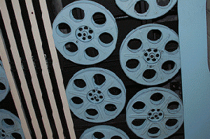 From flickr.com/photos/27572989@N02/7461508008/: HW & Vine station ceiling 2
Reel War & Peace From flickr.com/photos/27572989@N02/7461508008/: HW & Vine station ceiling 2
Reel War & Peace