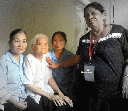 88 years old (or young) Mrs Mua (in white dress, 2nd from left)