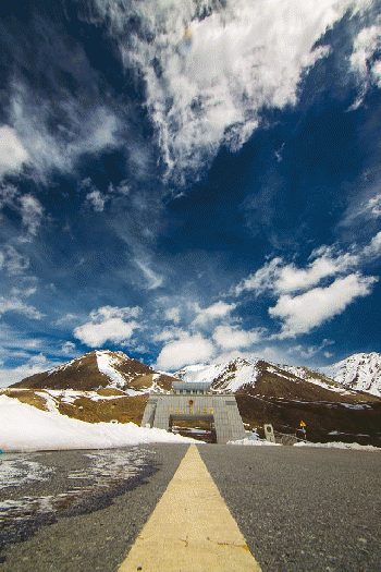 Khunjrab Pass on Silk Road at  Sino- Pakistan border crossing, From WikimediaPhotos