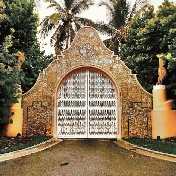 Mar-a-Lago estate gate in Palm Beach, Forida