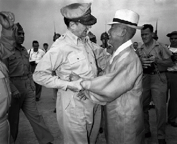 Syngman Rhee hugs General McArthur