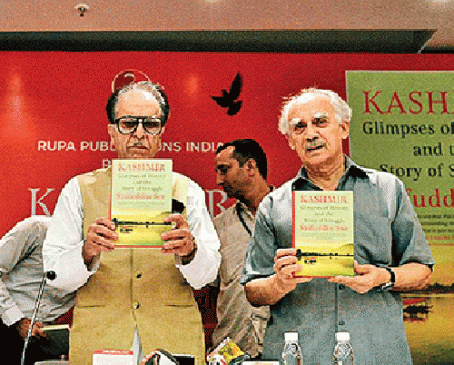 Saifuddin Soz (left) and author Arun Shourie at book launch, From ImagesAttr