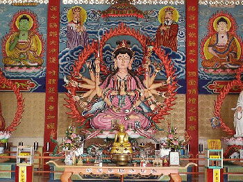 Cundi Bodhisattva, flanked by devas