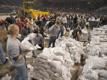 FEMA - 40289 - Sand bagging operation at the Fargo Dome in North Dakota, From WikimediaPhotos