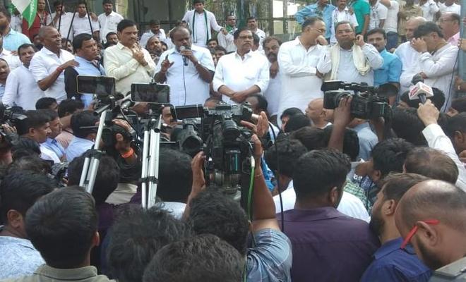 Congress-JD(S) leaders on Bengaluru sreets