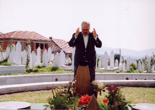 The author at the temporary gravesite of Bosnia-Hercegovina President Alija Izetbegovic The author at the temporary gravesite of Bosnia-Hercegovina President Alija Izetbegovic