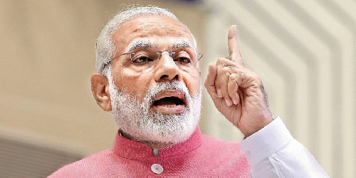 Modi raises finger on Indian Express