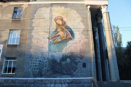 A mural near the city square depicts the Madonna of Gorlovka. Photo | Eva Bartlett A mural near the city square depicts the Madonna of Gorlovka. Photo | Eva Bartlett