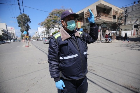 Citizens in Gaza start wearing masks and gloves after declaring coronavirus cases Citizens in Gaza start wearing masks and gloves after declaring coronavirus cases