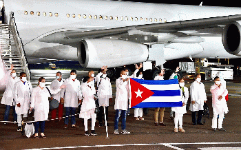 Cuban Health Specialists arriving in South Africa to curb the spread of COVID-19 Cuban Health Specialists arriving in South Africa to curb the spread of COVID-19