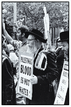 Neturei-Karta. Rabbis opposed to Zionism, Boston 2002, From CreativeCommonsPhoto