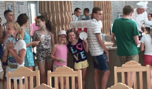 Russian kids attending a youth camp called Artek in Crimea. (2016 Photo by Ann Wright) Russian kids attending a youth camp called Artek in Crimea. (2016 Photo by Ann Wright)