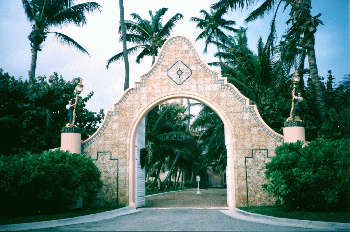 Mar-a-Logo Resort - Gate - Donald Trump - Palm Beach - Florida, From CreativeCommonsPhoto